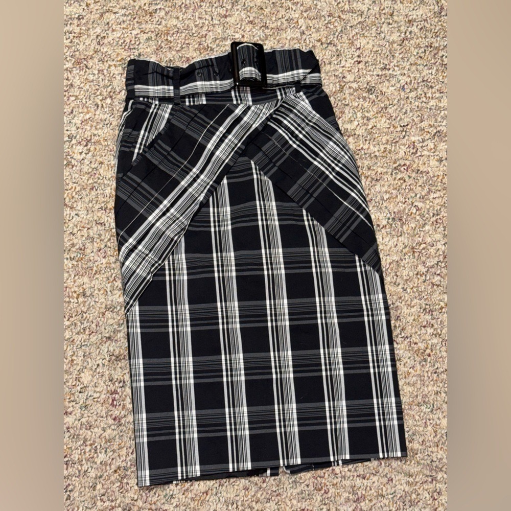 Women's size 0 Bebe Monochrome Plaid Skirt